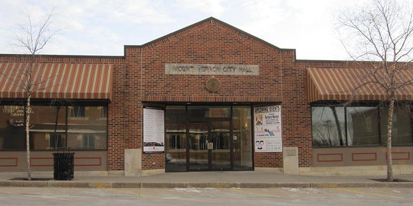 Photo of the entrance of Mount Vernon City Hall