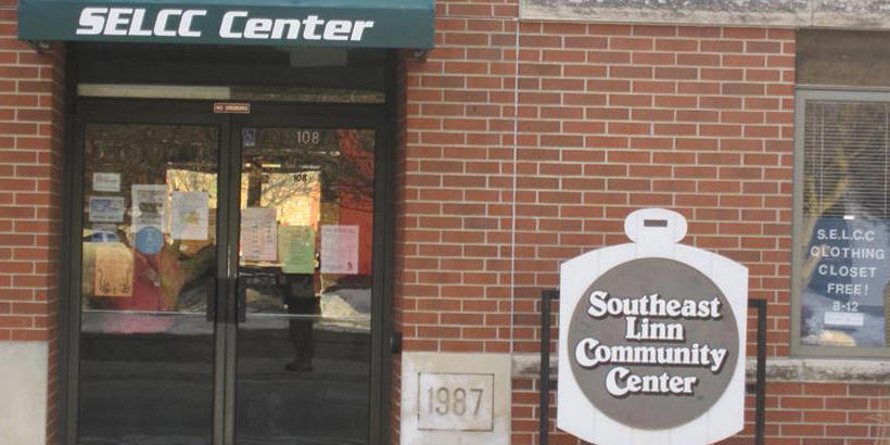 Photo of the entrance to the Southeast Linn Community Center