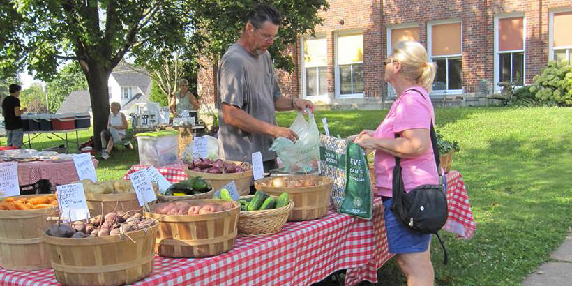 Mount Vernon Outdoor Summer Farmers' Market Table