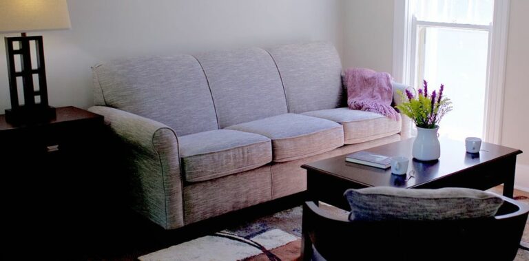 Brackett House Elisabeth lounge 768x379