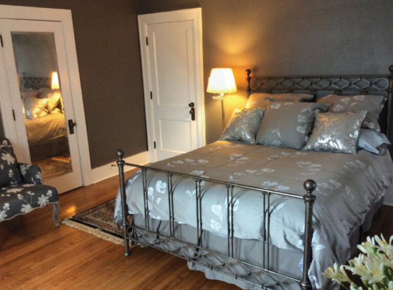 Elaines grey room 768x566