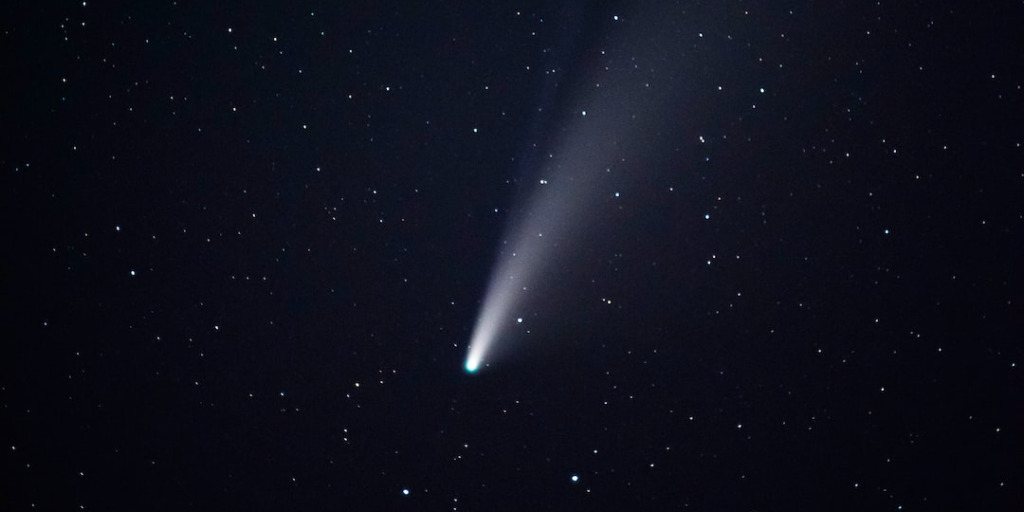 Comet in a dark sky full of stars