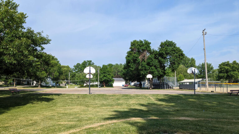 Davis Park basketball.1 768x432
